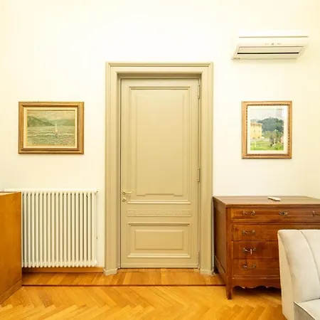 Refined In The Heart Of With Balcony Como